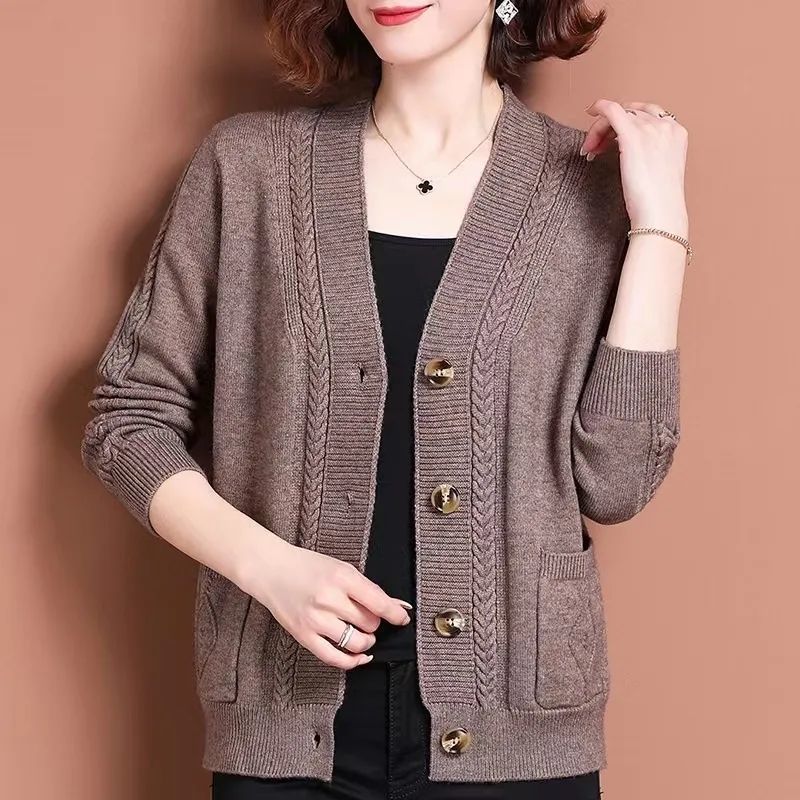 Middle-aged Mother Sweater Cardigan Women's Short Western Style Spring and Autumn Outer Fashion Knitted Small Jacket Loose