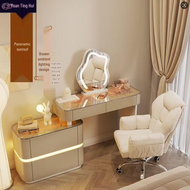 Elegant Solid Wood Vanity Table with Integrated Mirror and Drawers for Bedroom