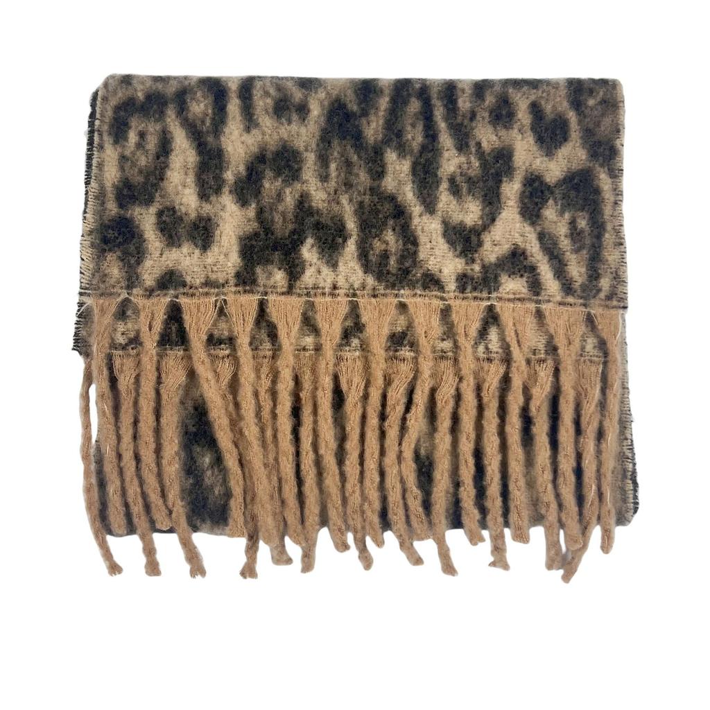 Autumn and Winter New Retro Leopard Print Fringed Scarf Women's Warm Versatile Shawl High-end Fashion Fringed Scarf