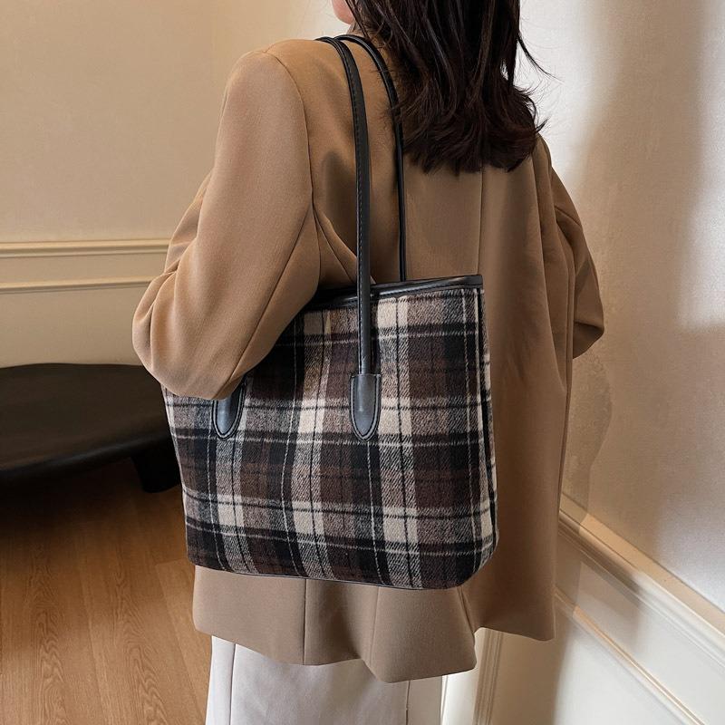 Leisure commuting large-capacity plaid bag women's new autumn and winter versatile shoulder bag casual tote bag