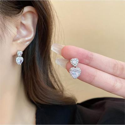 Orecchini Pendenti a Cuore d'Amore in Zirconia Cubica Bianca da Donna con Strass Scintillanti PD1892