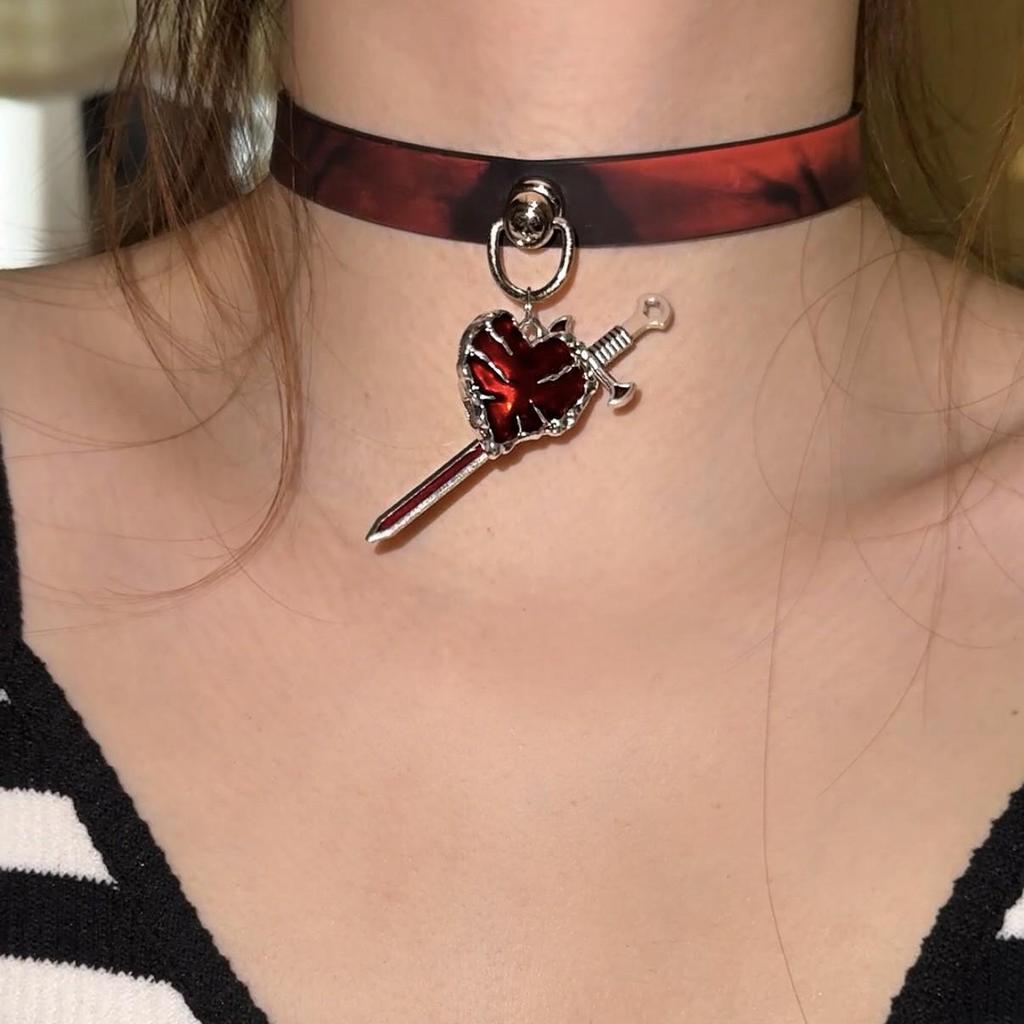 Chique Pittige Meisje Leren Bel Choker Ketting – Uniek Minderheidsontwerp