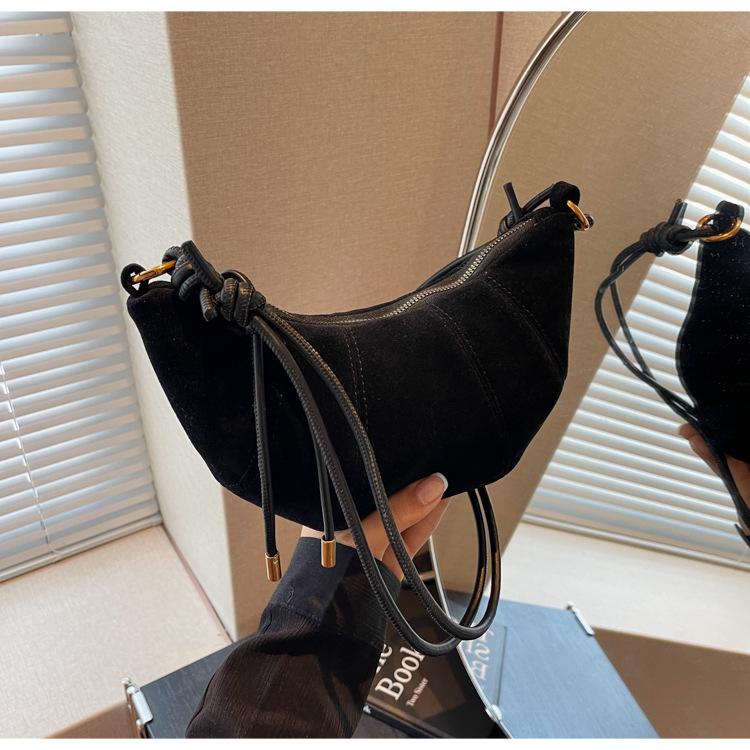 

Ретро матовая сумка женская 2024 новая осенне-зимняя модная сумка через плечо популярная сумка-мессенджер сумка-круассан чёрный