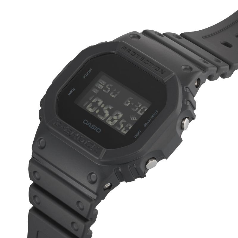 Casio G-SHOCK Men's Resin 200M Water Resistant Shock Resistant Alarm Quartz Watch DW-5600UBB-1