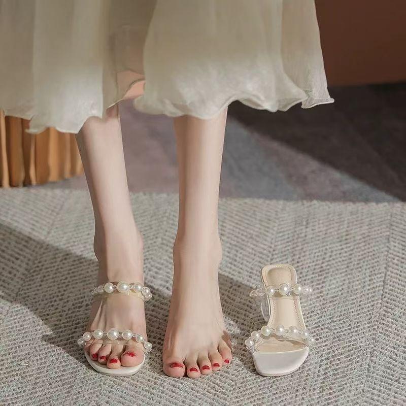 Versatile skirt high-end pearl slippers women's summer wear 2025 new fairy style crystal thick heel sandals