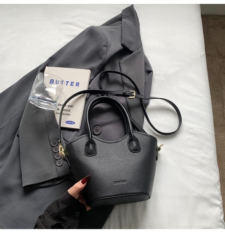 Retro high-end handbag women's 2025 new Korean version trendy fashion bucket bag niche messenger bag