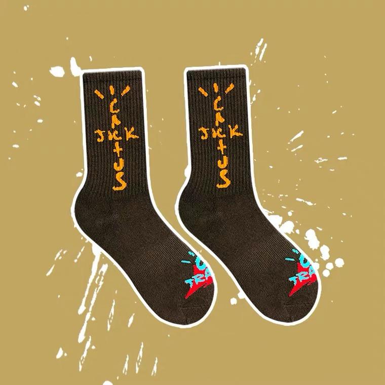 

European And American Trendy Brands Ts Letter Brand Inverted Logo Cashew Nut Socks Trendy Sports Socks Pure Cotton Socks one size fits all темно-коричневого кольору