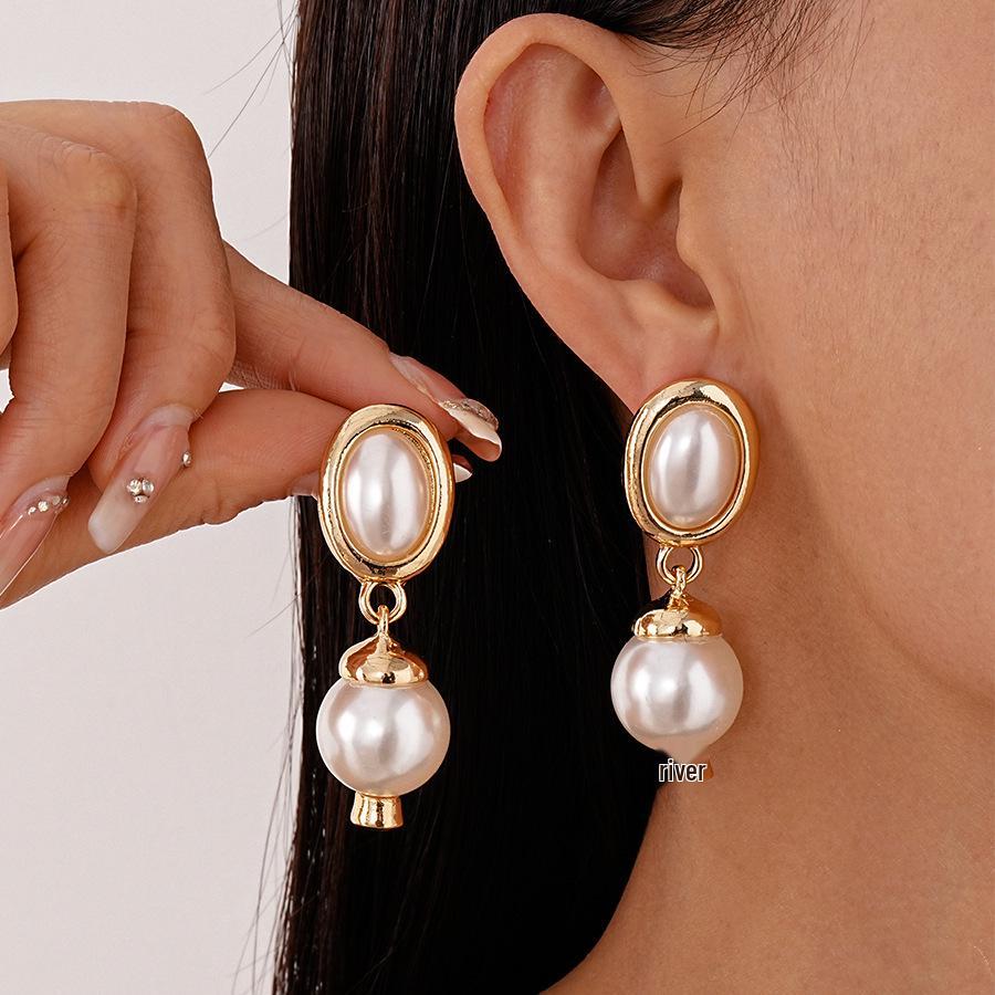 

Розкішні сережки-пусети з перлами у формі серця Срібна голка - Універсальні, Модні в придворному стилі