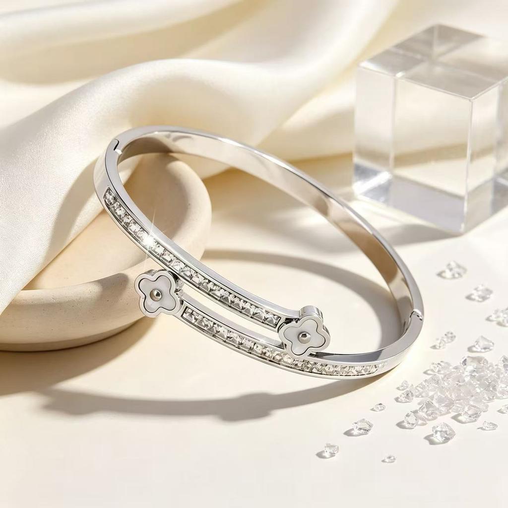 Non-fading Starry Four-leaf Clover Bracelet for Girls, Versatile and Stylish, Full of Diamonds, Stainless Steel Bracelet