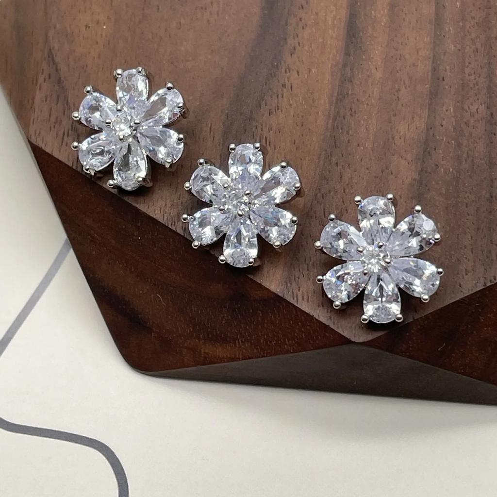 5pcs/lot Flower Crystal Star Buttons Cubic Zirconia Button for Clothes Decorative CZ Sewing Buttons for Cashmere Knit Cardigan