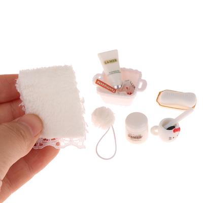 1/12 Puppenhaus Mini Simulation Kt Katze Toilettenartikel Kosmetik-Set Puppenhaus Badezimmer Dekoration Mikro-Szene Bau-Requisiten Kinderspielzeug