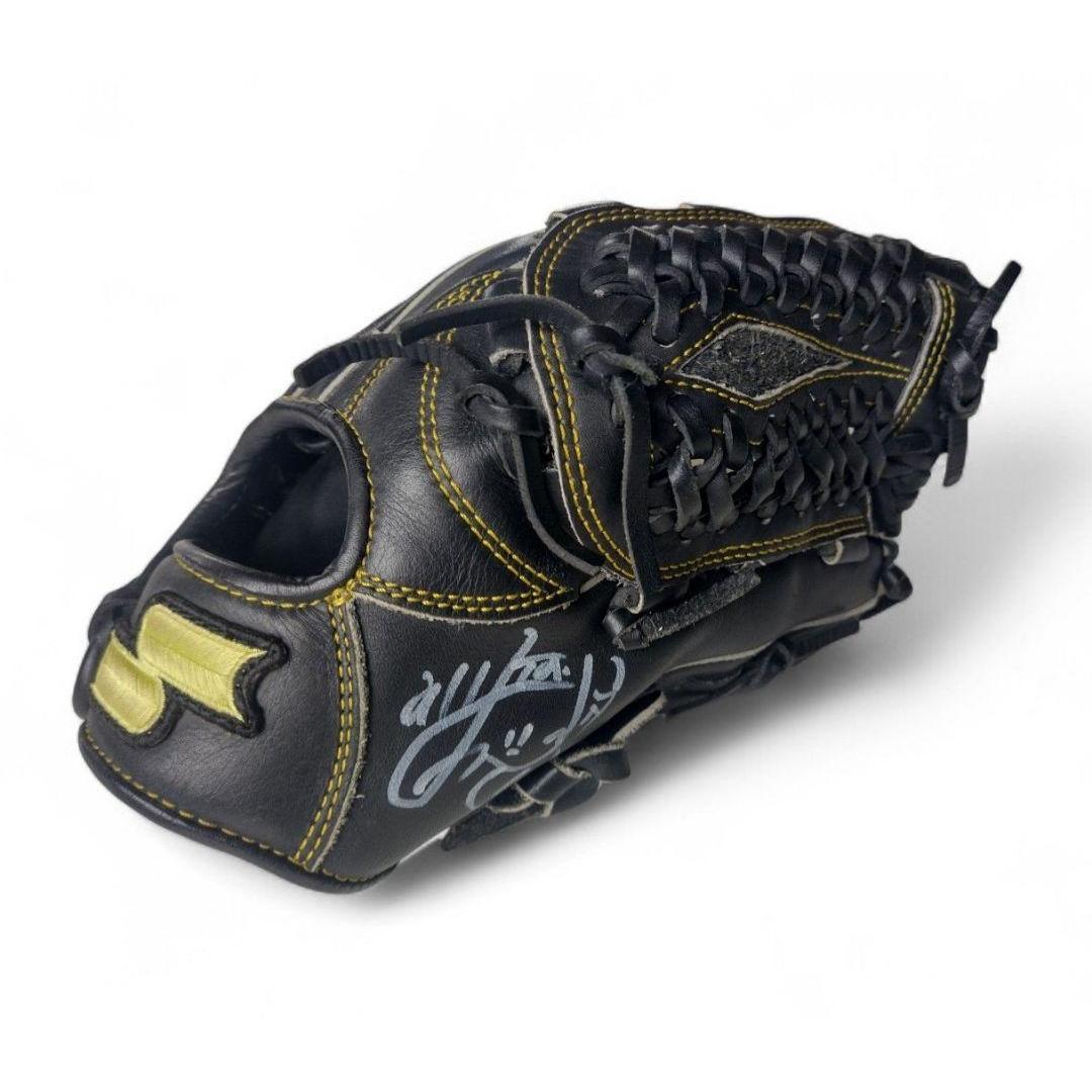 Used SSK Baseball Glove for Junior Softball Autographed by Yuki Sato, former pitcher of Yakult Swallows