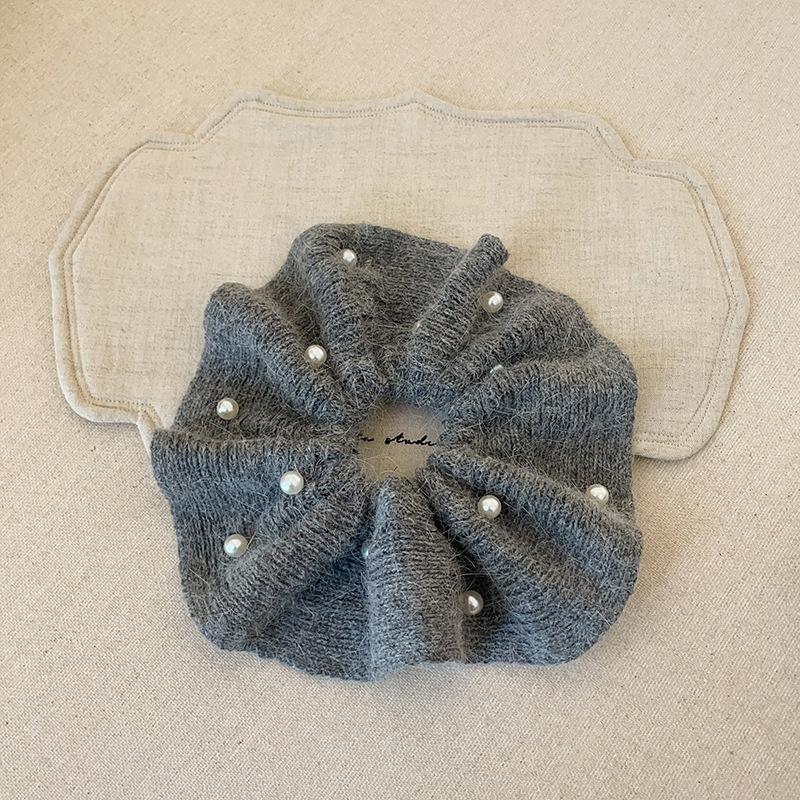 Autumn And Winter Relaxation Pearl Wool Knitted Hair Band Women'S Niche High-End Fashion Versatile Headrope Large Intestine Ring Hair Accessories