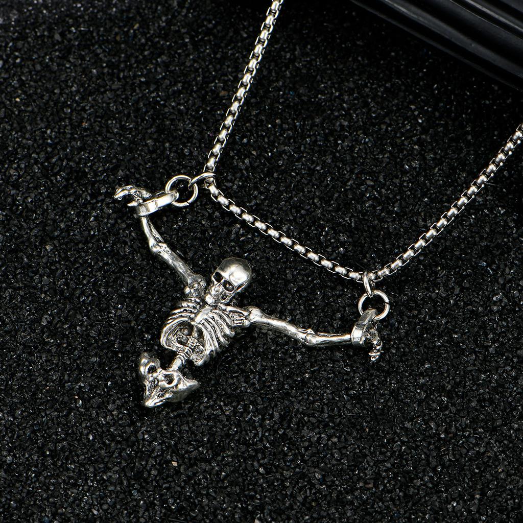 A Fashionable and Creative New Halloween Punk Style Skull Necklace Halloween Gift