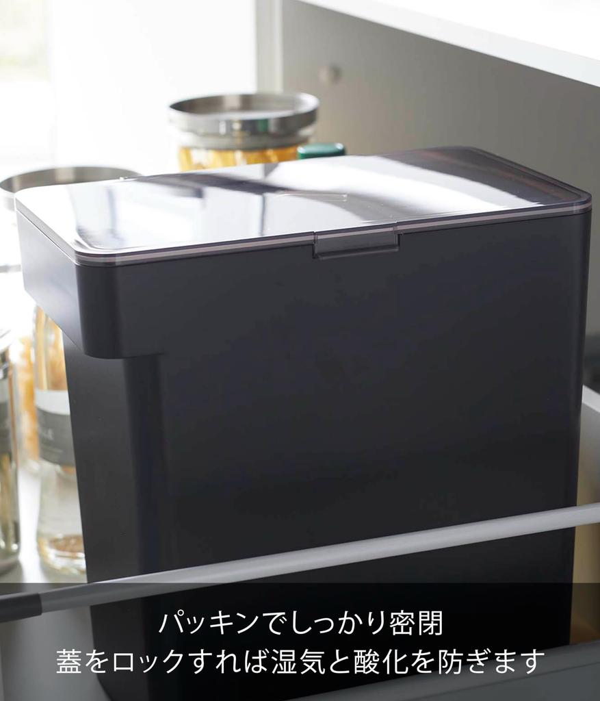 Yamazaki (Yamazaki Industries) Airtight Rice Bin, 10kg, with Measuring Cup, Black, Approx. W30.7 X D19.7 X H31.2cm, Tower Series, Moisture and Oxidati