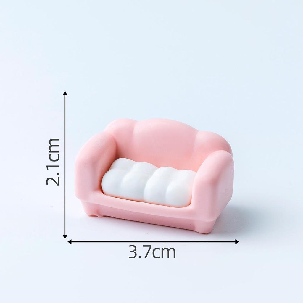 Ręcznie robiony różowy mini zestaw do salonu: Sofa, Łóżko, Stół, Szafa i Wystrój Domku dla Lalek