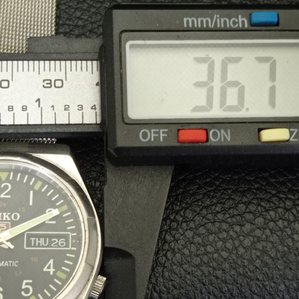 Seiko 5 AUTOMATIC JAPAN 7009A MENS VINTAGE BLACK COLOR DIAL WATCH A701318-5 R206a-a701318