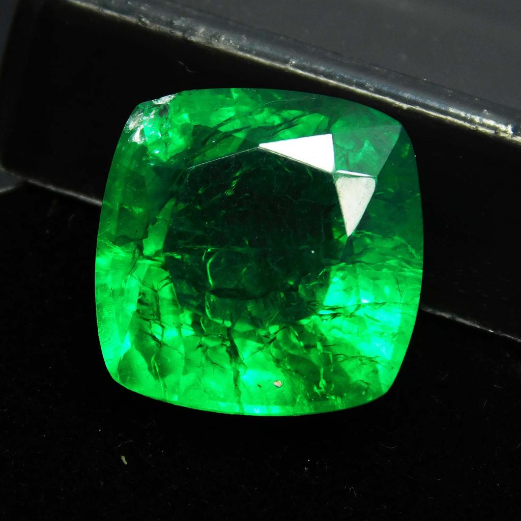 Cushion Cut Natural CERTIFIED 8 Ct Green Colombian Emerald Loose Gemstone A-3505b