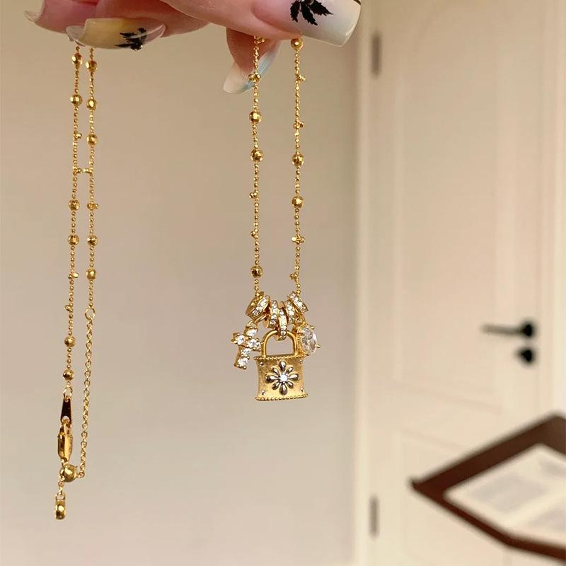 Elegant Cross Clasp Choker Necklace - Light Luxury Women's Pendant