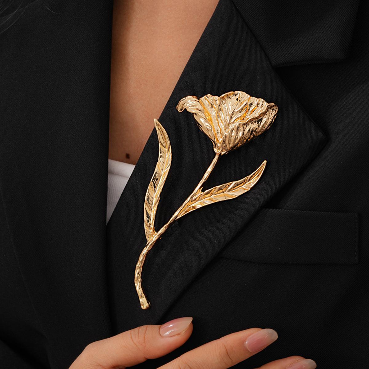 

Metallic Rose Flower Brooch Women Exaggerated Folded Leaf Retro High Sense Brooch Daily Wear Party Jewelry Accessories