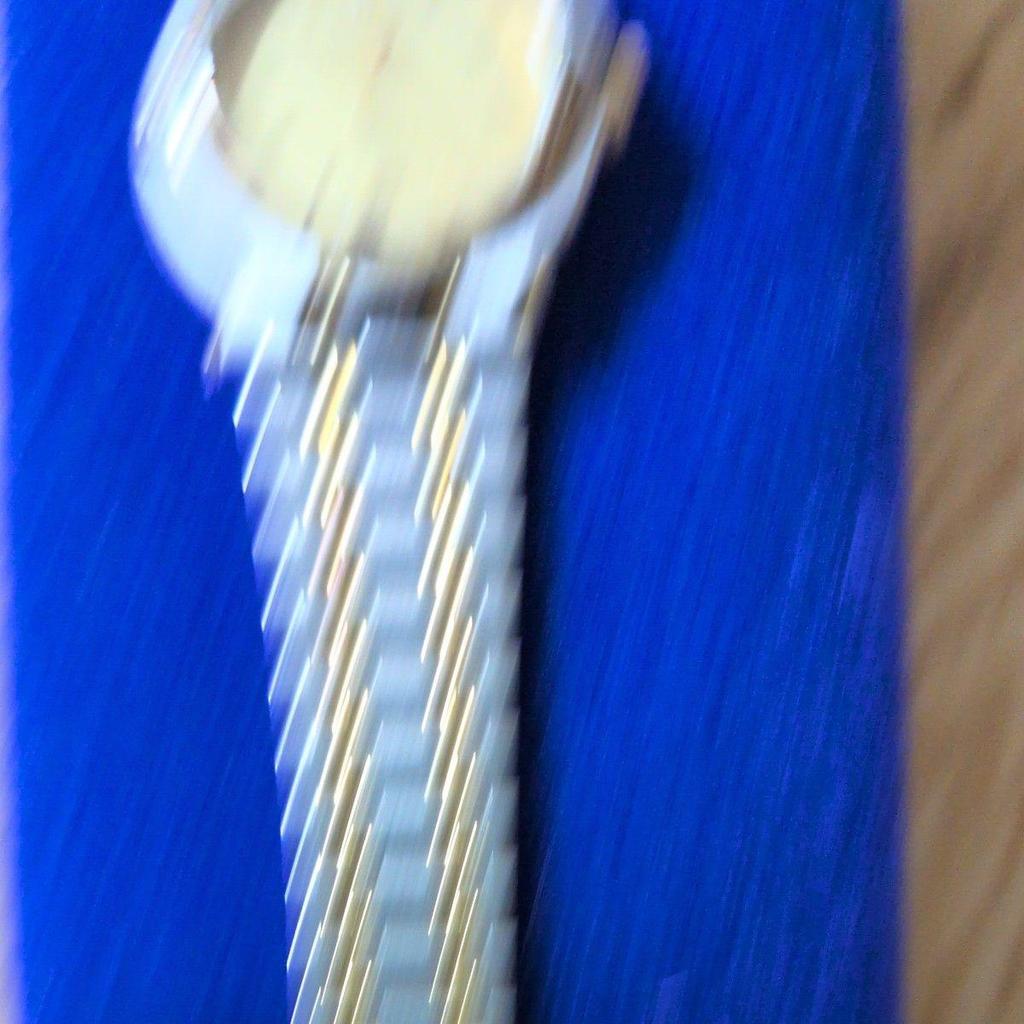 שעון יד GUCCI Gucci משומש לנשים, צבע משולב זהב כסף