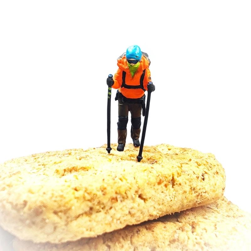 Realistic Hiking People Figure Model 1:64 Scale Hand Painted Miniature Figures for Dioramas Props,Photography Collectors