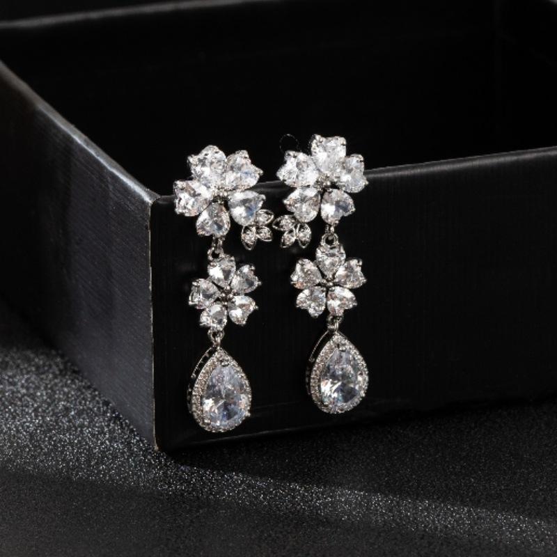 Bridal Stud Earrings Lucky Flower Super Flash Zircon Earrings Wedding Photography Premium Brass Steel Needle Women's Earrings