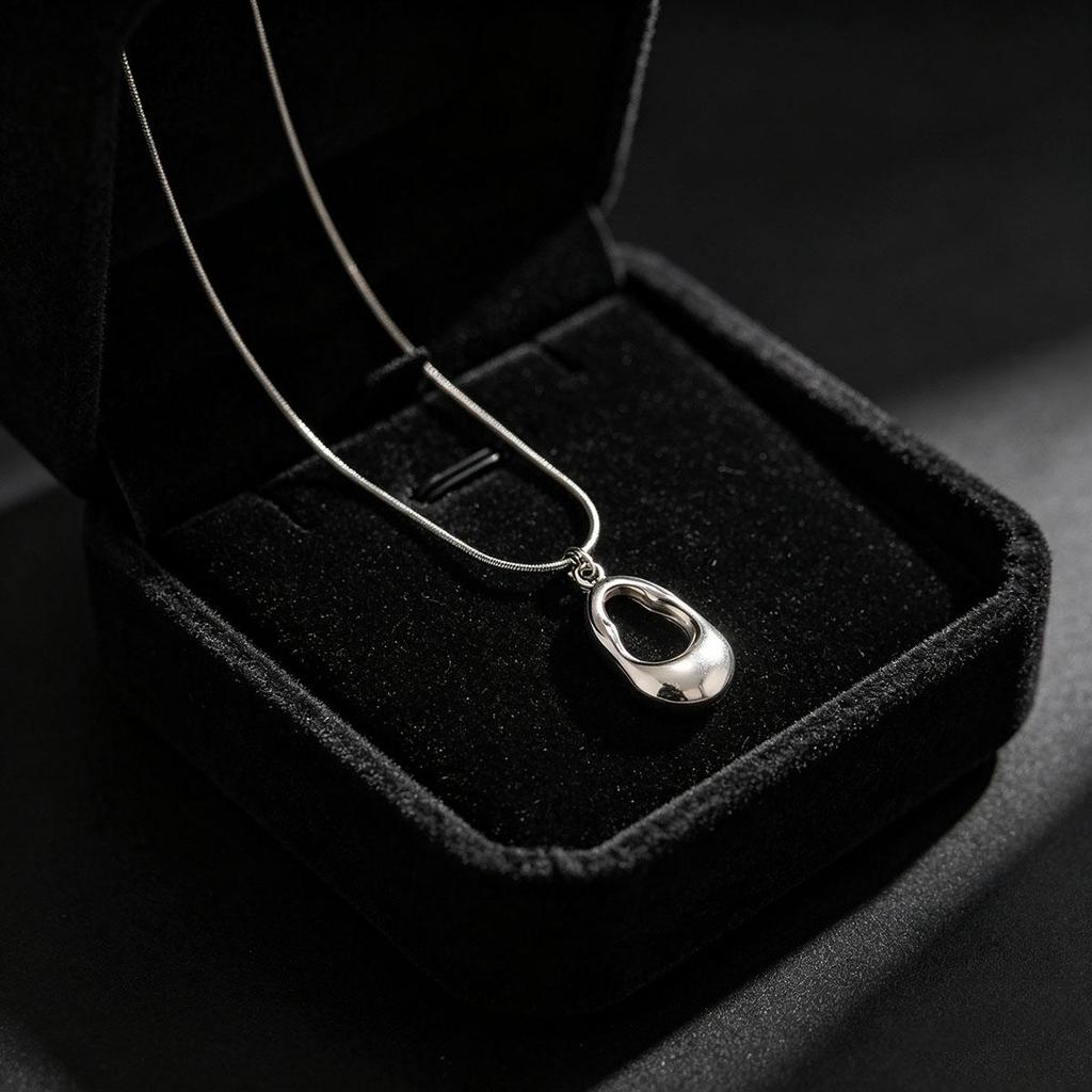 Hollow Water Drop Pendant Necklace for Women, Gentle Atmosphere Sweater Chain, Minimalist Personality Niche Everyday Accessory