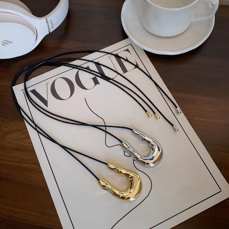Popular U-Shape Horseshoe Pendant Necklace for Women Punk Adjustable Black Leather Rope Necklace Party Gifts Fine Accessories