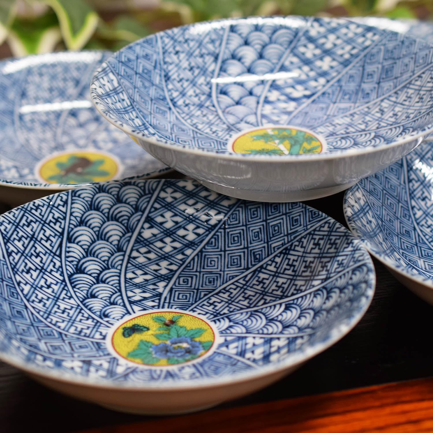 

Waza no Kura Small Bowls, Stylish Kutani Ware Small Bowls, Set of 5, Yoshidaya Ewari Design, High-Quality Pottery, Japanese Tableware, Made in Japan