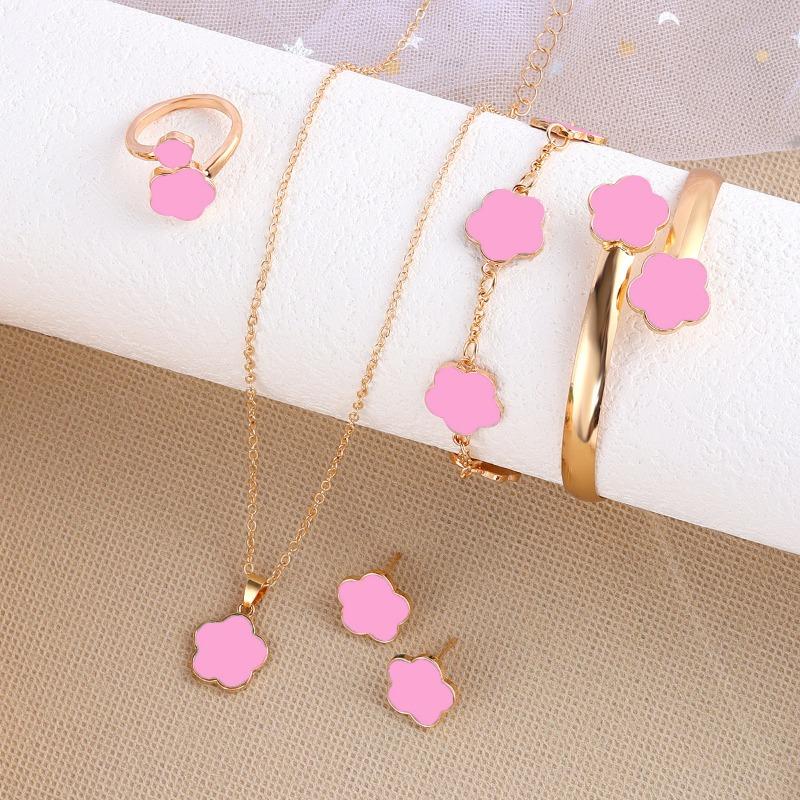 Lucky Clover Pendant Multicolor Necklace Four-piece Set Simple and Cute Ladies Set