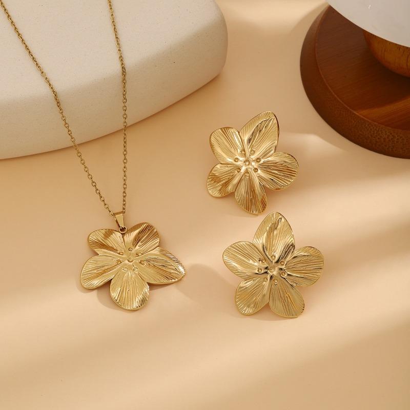 European and American Exquisite Irregular Luxury Creative Polygonal Geometric Leaf Texture Flower Love Earrings Necklace Set