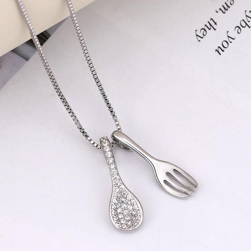 

Привлекательное ожерелье-ложка из титановой стали для женщин, идеально подходящее для модных любителей аксессуаров White Gold Necklace