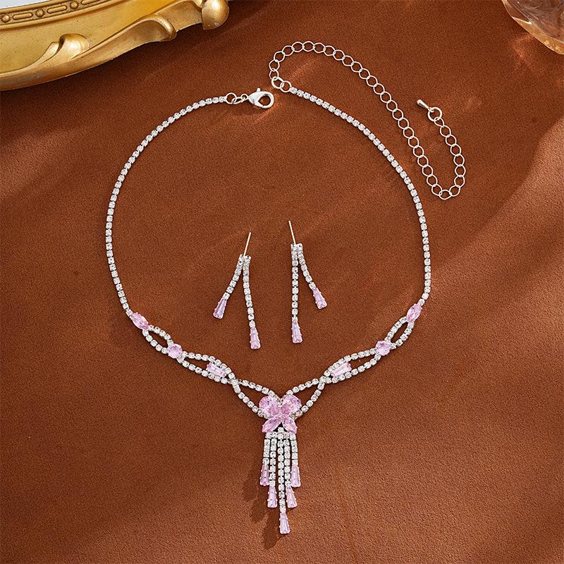 European American Bridal Rhinestone Jewelry Set: Three-Piece Necklace, Earrings, and Claw Chain for Banquets