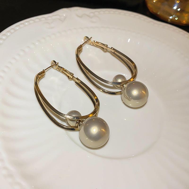 

Silver Needle Geometric Pearl Ear Buckle French Design Temperament Earrings Niche Retro Premium Versatile Earrings