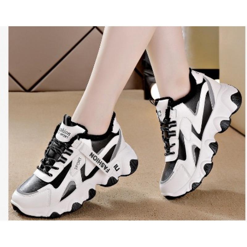 Winter Velvet Little White Shoes, New Female Students Thick-soled Heightening Sports Board Shoes
