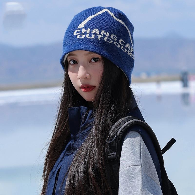 Outdoor bag head hat men's and women's new autumn and winter are popular knitted hat hiking camping mountaineering pile hat