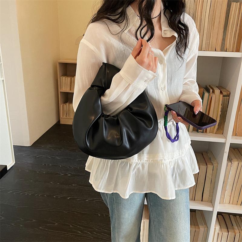 Ladies' new trendy cloud bag, handbag, pleated bag, fashiable and versatile solid color bag