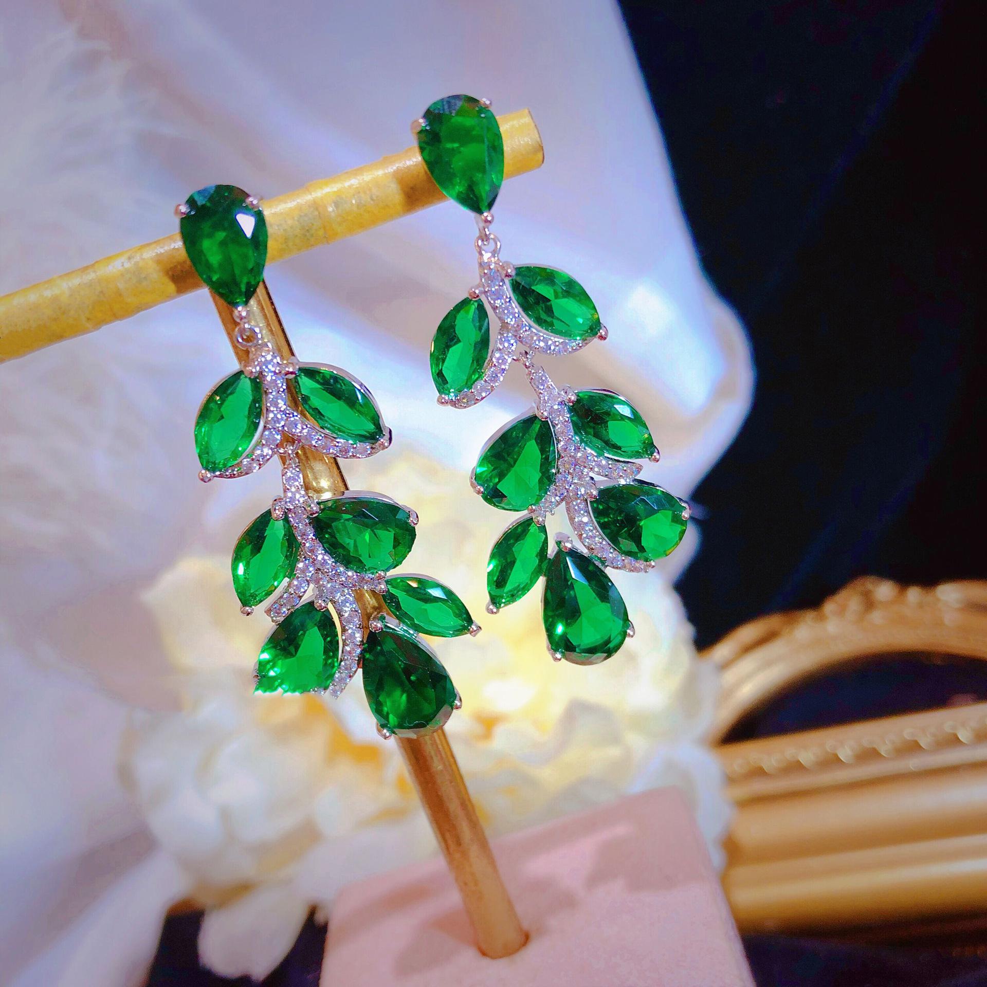 

Цирконовые серьги-подвески в виде капли воды и листа, изысканный темперамент, высококлассные серьги, нишевые серьги, легкая роскошь, универсальные серьги женские