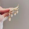Elegant Pearl Brooch for Women's Suits - High-End Jewelry Pin