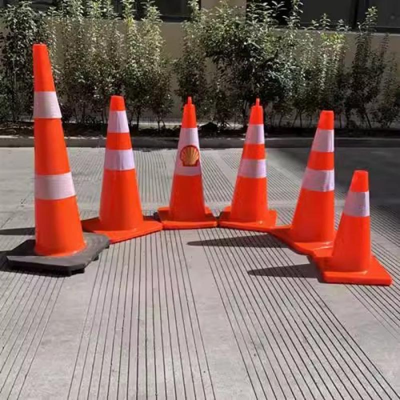 Reflektierender 70cm PVC-Gummi-Verkehrskegel