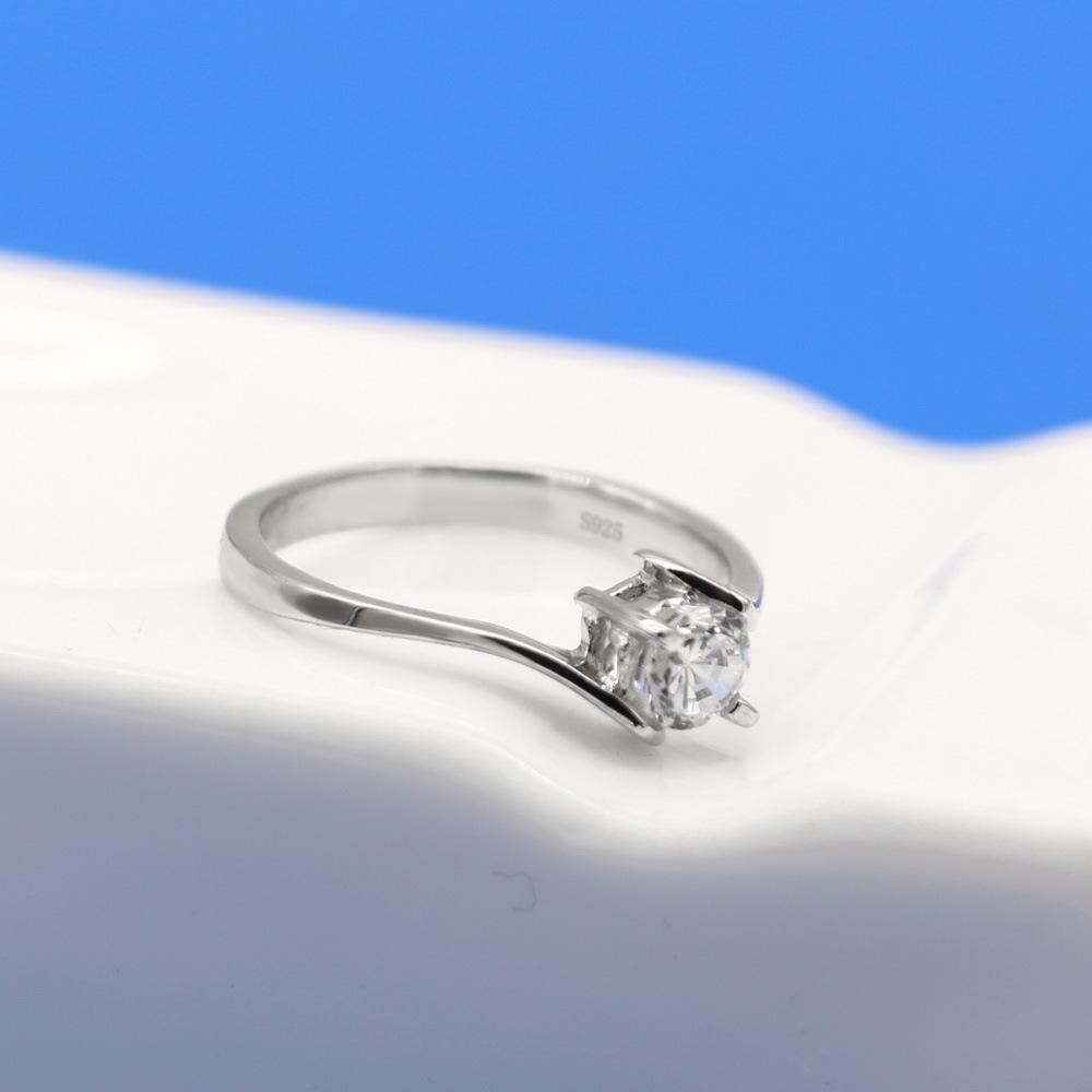 Female Sweet Temperament Simple Heart Ring Platinum Plated Zircon Marriage Proposal Ring