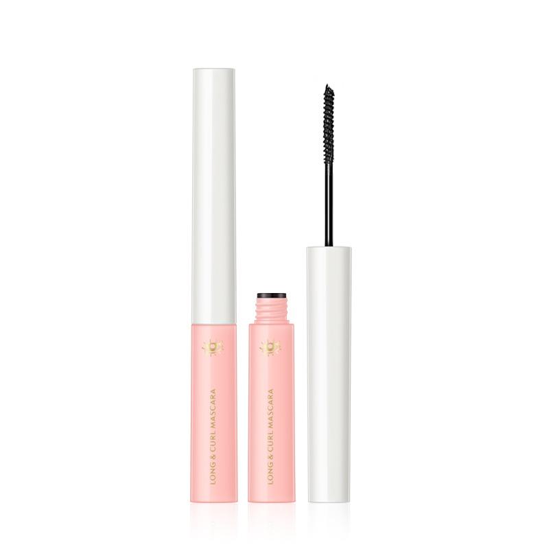 Jemná řasenka KISS BEAUTY přirozeně nekvete, voděodolná řasenka s jemným kartáčkem se zvlní a zahustí
