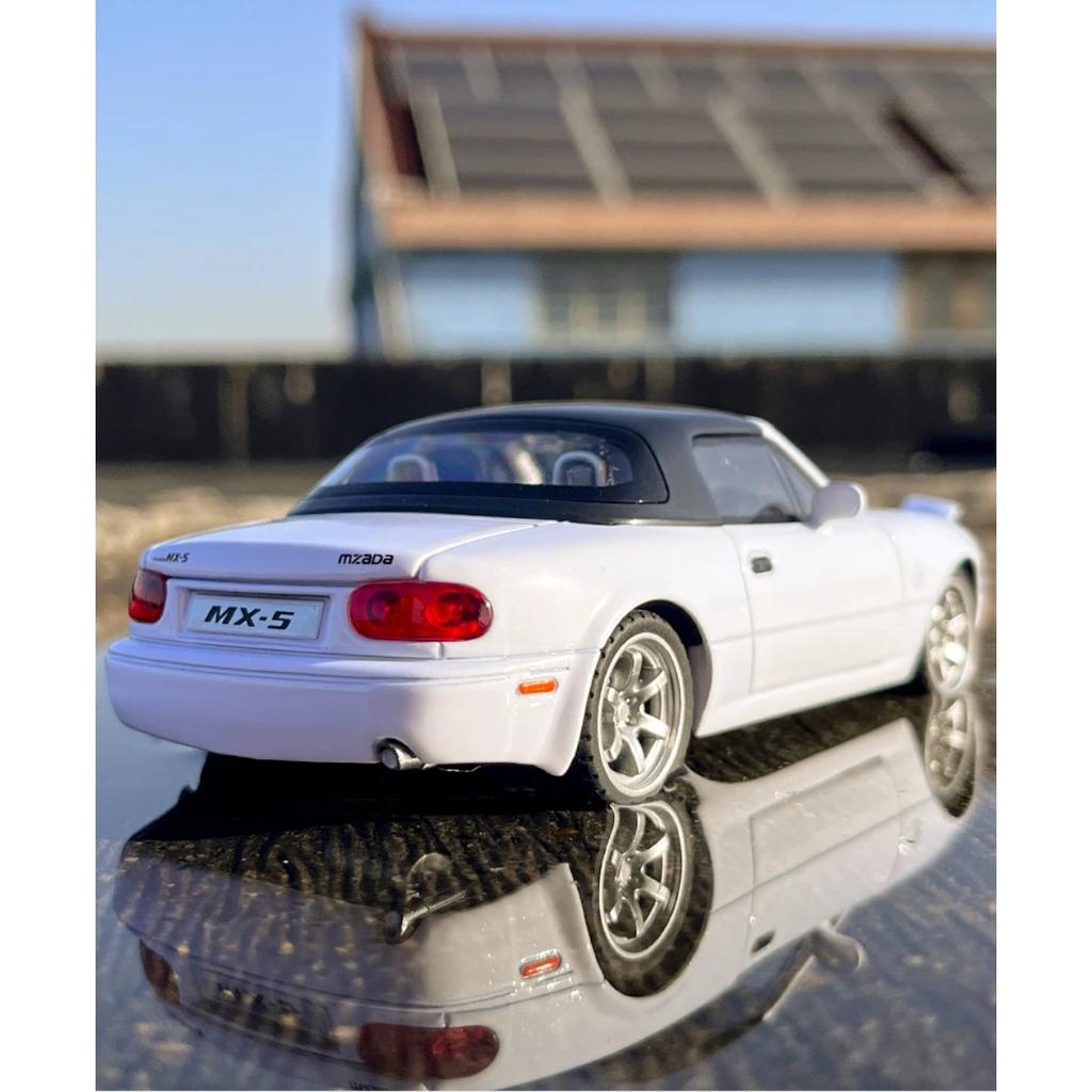 1/32 Mazda MX5 MX-5 Slitina Tlakově litý Model Hračka Auto Zvuk a Světlo Stahovací Dětská Hračka Sběratelský Předmět Dárek k Narozeninám