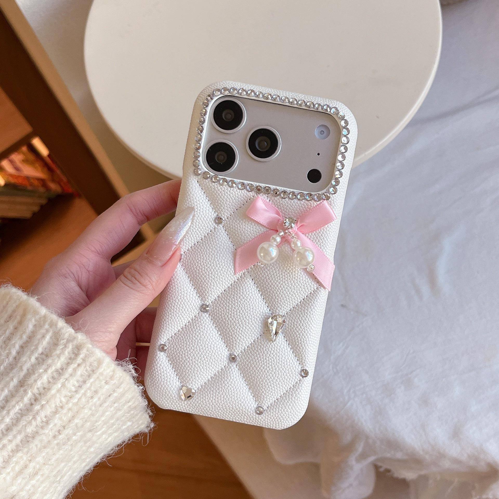 

Luxury Quilted iPhone 13/14/15 Pro Max Case with Rhinestone Bow & Pearl iPhone 13 білий