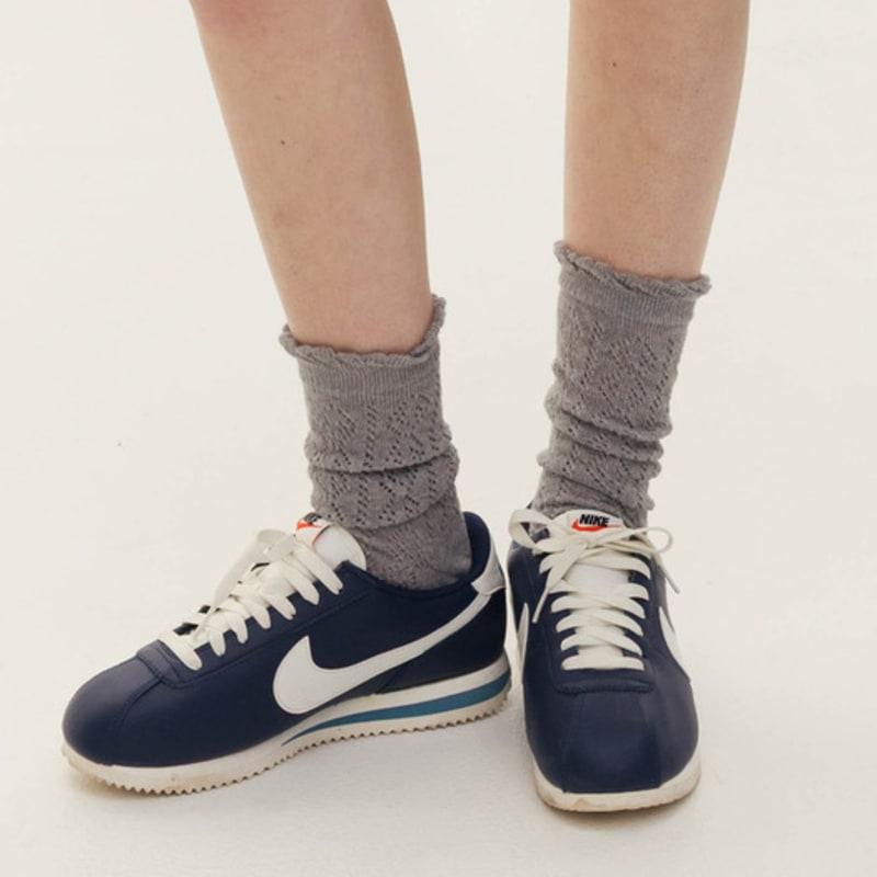 UND SIE Luna Lumi Spitzen-Socken (Grau/Elfenbein/Rot)