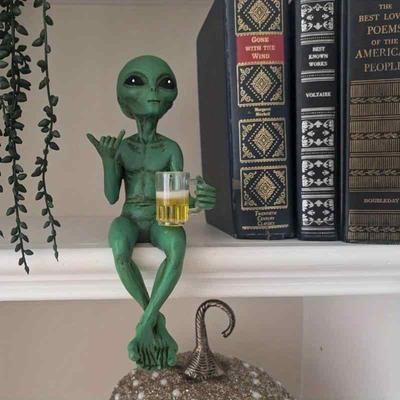 Tabletop Object Resin Alien Figure Sci-fi Style Unique Interesting Drinking Interior Home Decoration Room Decor Ornament.