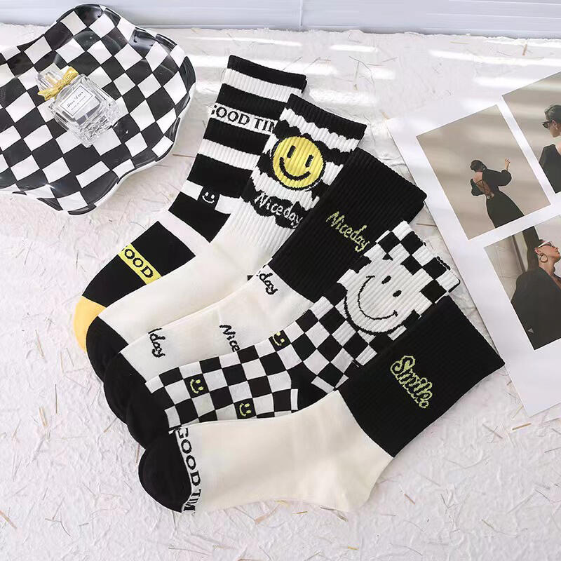 5 Pairs of Women s Smile Day Checkerboard Banding Socks 5 pairs (random colors)