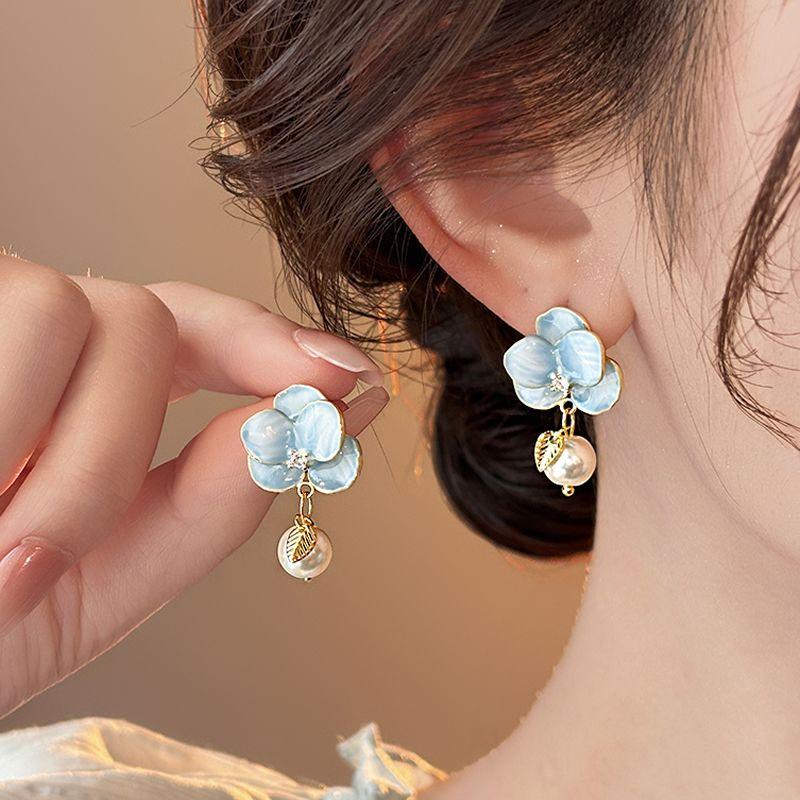 

Blue Flower Petal Pearl Stud Earrings Suitable for Summer Women Fancy Enamel Drip Glazed Earrings Niche Style Unique Earrings Blue Little Flower Pearl