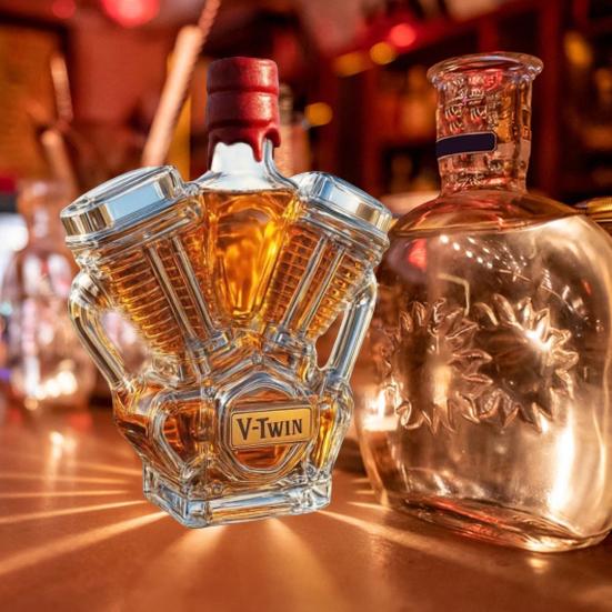 Láhev na whisky Dekantér motoru motocyklu Ručně vyráběná skleněná láhev Mechanická estetika Nádoba na likér pro motocyklové nadšence